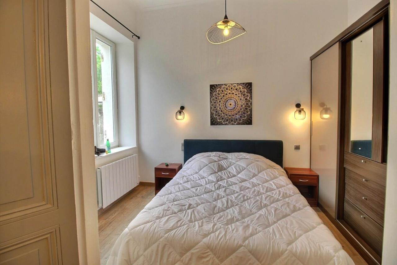 Appartement De Charme Dans Immeuble Haussmannien Périgueux Esterno foto
