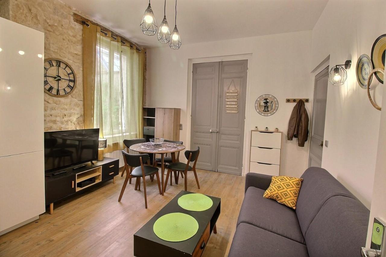 Appartement De Charme Dans Immeuble Haussmannien Périgueux Esterno foto