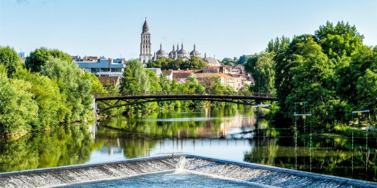 Appartement De Charme Dans Immeuble Haussmannien Périgueux Esterno foto